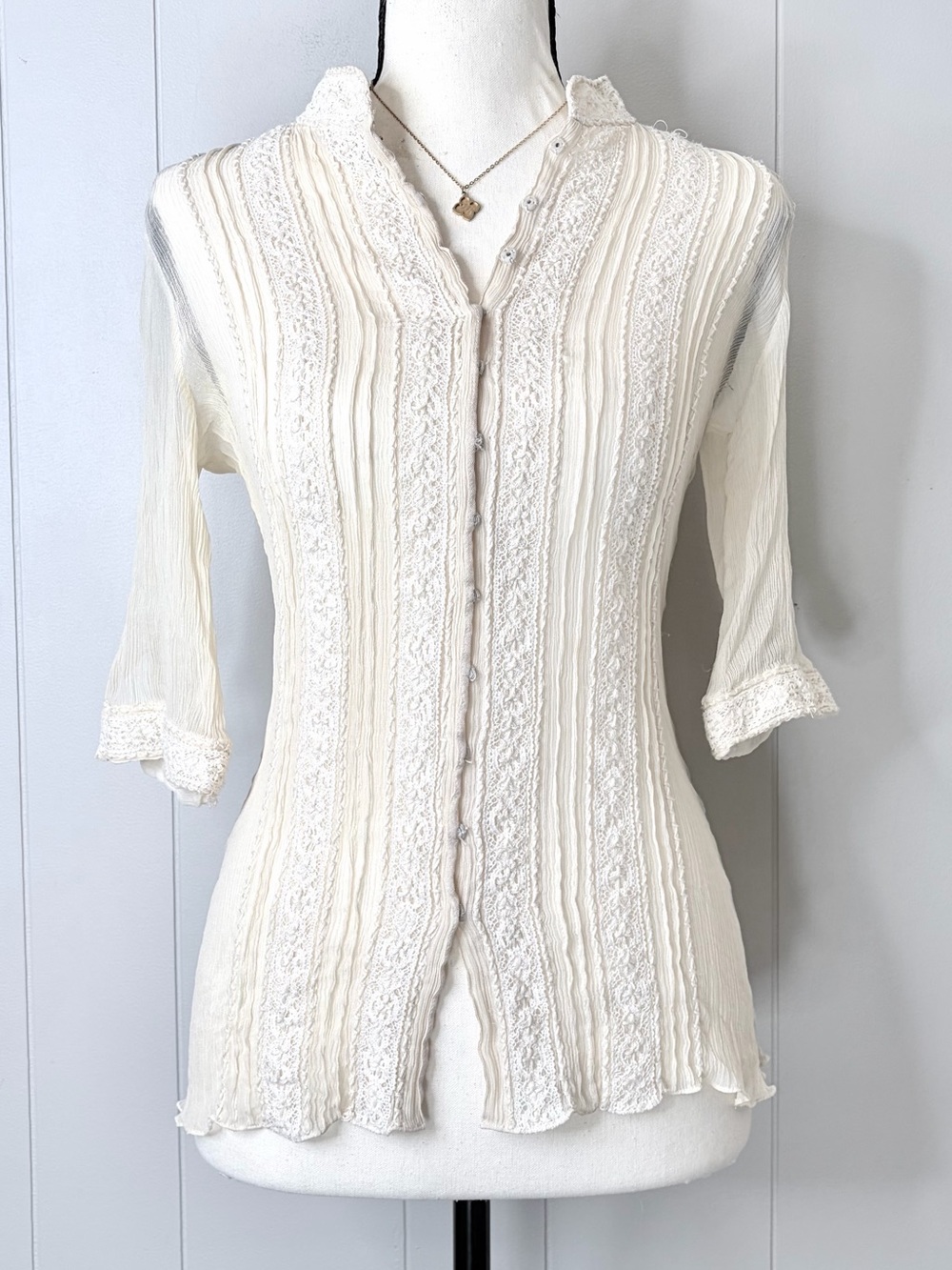 Eli Tahari Ivory Cream Lace Trim Button Front Semi Sheer Top Bridal Vintage